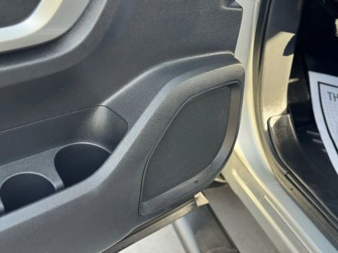 Used 2018 Nissan Titan SV w/ SV Convenience Package image 12