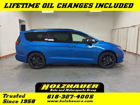 New 2026 Chrysler Pacifica Select w/ S Appearance Package FWD image 1