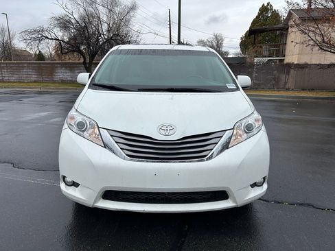 Used 2015 Toyota Sienna XLE image 8