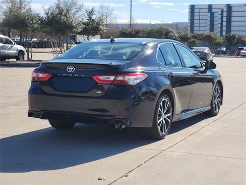 Used 2019 Toyota Camry SE image 5