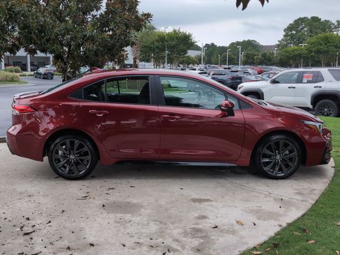 Certified 2025 Toyota Corolla SE w/ SE Premium Package FWD image 11