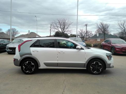 Used 2023 Kia Niro Wave w/ Wave Preserve Package image 5