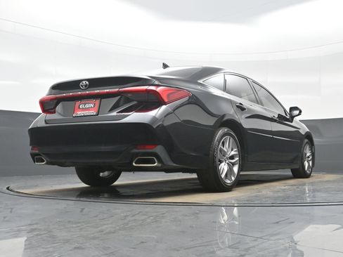 Used 2019 Toyota Avalon XLE image 32