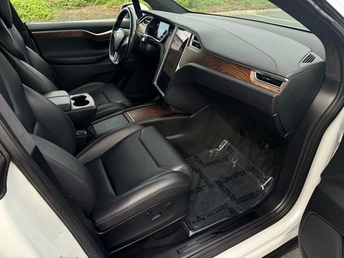Used 2017 Tesla Model X 75D image 29