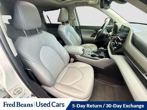 Used 2022 Toyota Highlander XLE AWD/4WD image 35