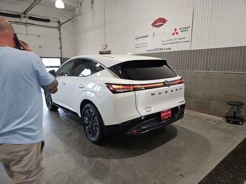 Certified 2025 Nissan Murano Platinum w/ Cargo Package AWD/4WD image 5