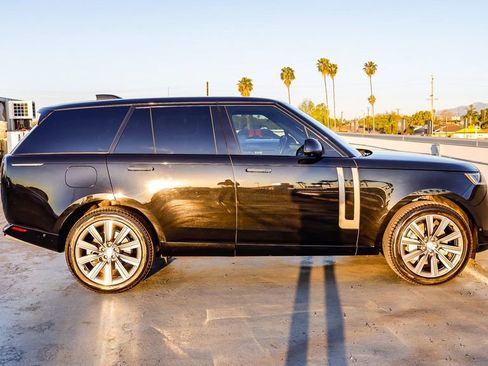 Used 2023 Land Rover Range Rover SE image 12