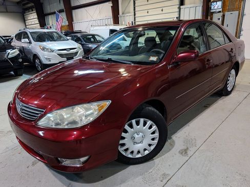 Used 2005 Toyota Camry XLE image 1