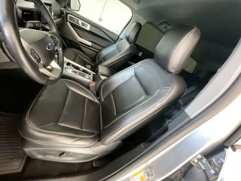 Used 2020 Ford Explorer XLT w/ Equipment Group 202A AWD/4WD image 11