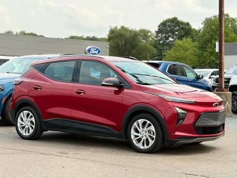 Used 2022 Chevrolet Bolt EUV LT w/ Comfort Package FWD image 25