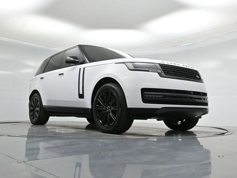 Used 2025 Land Rover Range Rover SE image 42