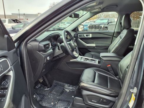 Used 2022 Ford Explorer XLT w/ Equipment Group 202A image 25