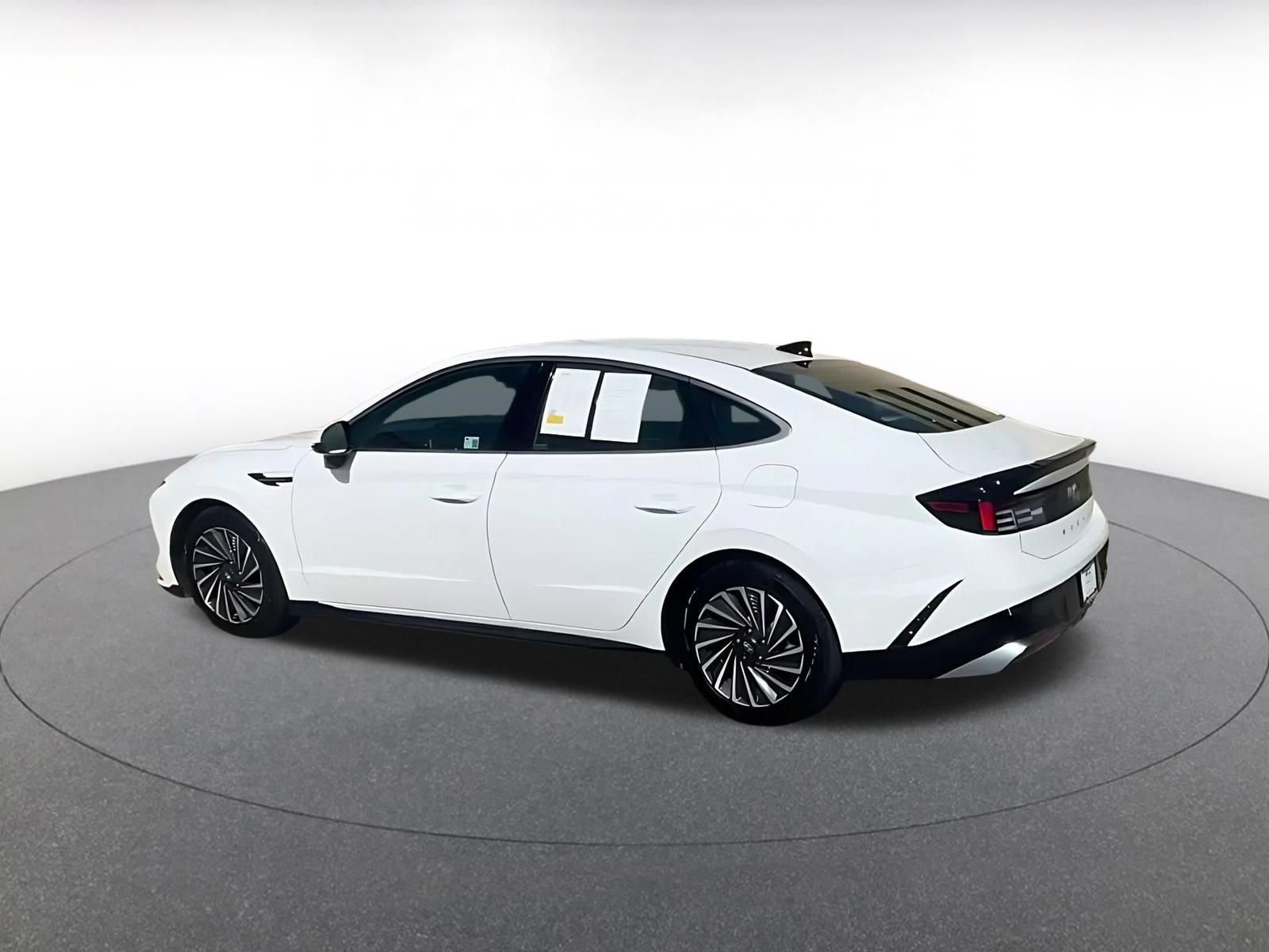 Used 2025 Hyundai Sonata SEL FWD image 12