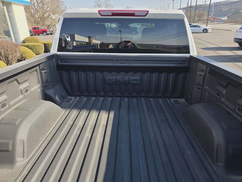 Used 2025 GMC Sierra 1500 AT4 image 5
