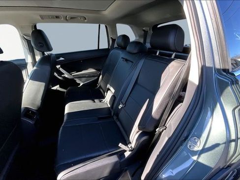 Used 2019 Volkswagen Tiguan SE w/ Panoramic Sunroof Package image 16