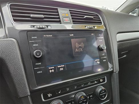 Used 2017 Volkswagen e-Golf SE w/ DC Fast Charging Package image 21