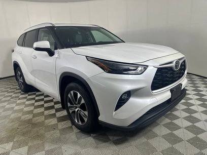 Used 2023 Toyota Highlander XLE