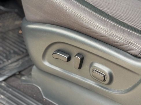 Used 2024 Nissan Titan SV w/ SV Convenience Package image 17