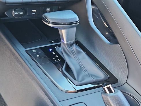 Certified 2025 Hyundai Elantra Sport image 31