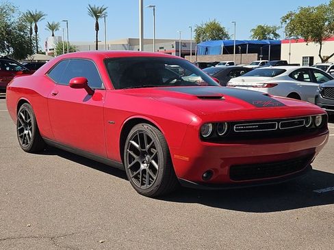 Used 2017 Dodge Challenger R/T w/ Driver Convenience Group RWD image 3