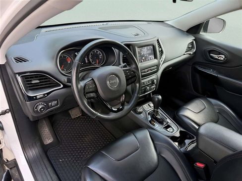 Used 2019 Jeep Cherokee Latitude Plus AWD/4WD image 12