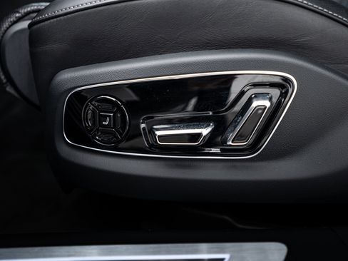Used 2022 Audi S8 w/ S8 Comfort Plus Package image 15