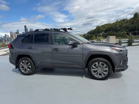 Certified 2022 Toyota RAV4 XLE Premium AWD/4WD image 3