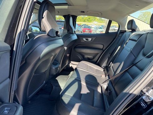 Used 2022 Volvo S60 B5 Momentum w/ Premium Package image 10