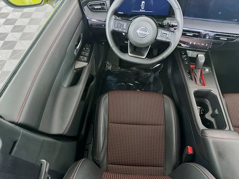 Certified 2025 Nissan Kicks SR FWD image 29