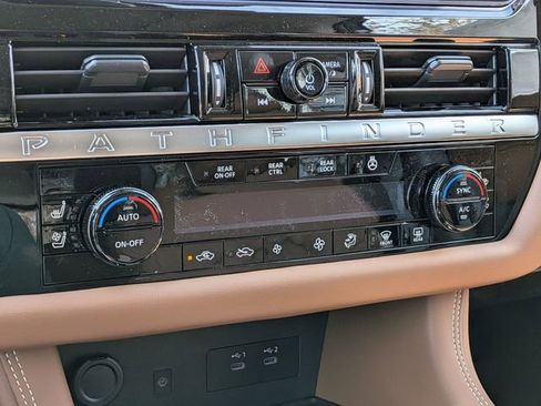 New 2026 Nissan Pathfinder Platinum image 18