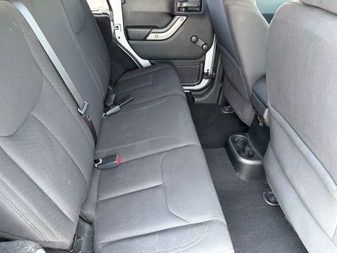 Used 2018 Jeep Wrangler Unlimited Sport AWD/4WD image 11