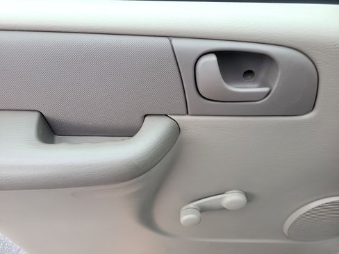 Used 2002 Dodge Caravan SE image 7