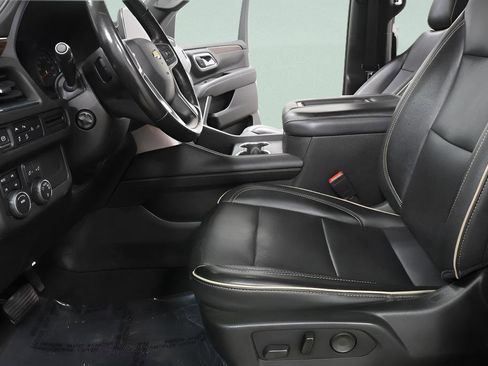 Used 2021 Chevrolet Suburban Premier AWD/4WD image 21