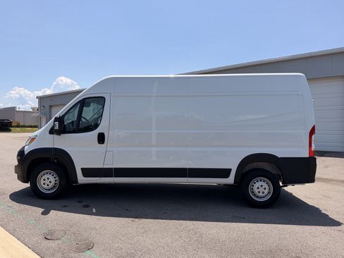 Used 2026 RAM ProMaster 2500 w/ Convenience Group FWD image 9