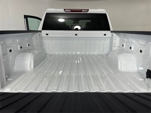 New 2026 GMC Sierra 1500 SLE image 13