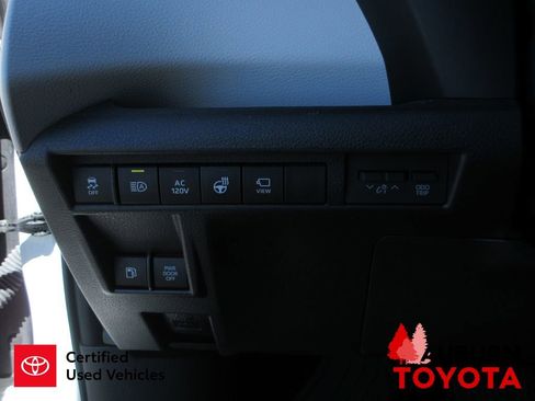 Used 2023 Toyota Sienna Platinum image 33