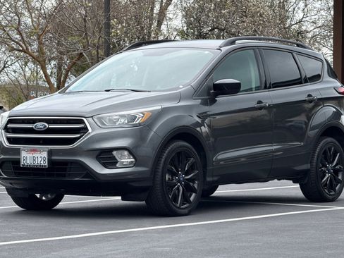 Used 2019 Ford Escape SE image 9