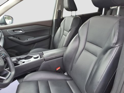 Used 2021 Nissan Rogue SV w/ Premium Package image 11