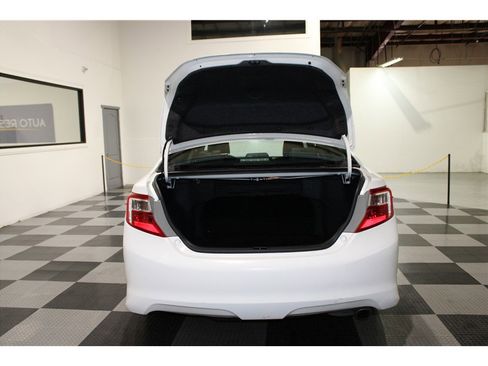 Used 2013 Toyota Camry XLE image 17