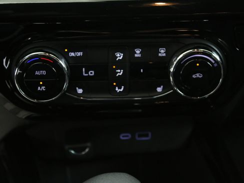 Used 2024 Chevrolet Trax RS w/ Driver Confidence Package FWD image 19