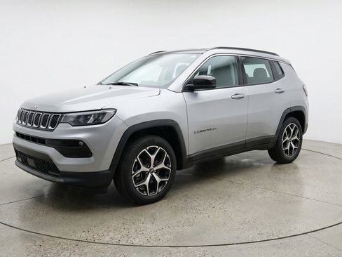 Used 2025 Jeep Compass Limited image 2