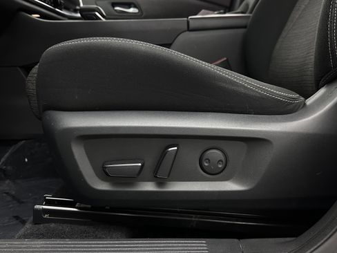 Used 2022 Nissan Rogue SV FWD image 13
