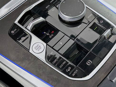 Certified 2023 BMW X7 xDrive40i w/ Premium Package image 17