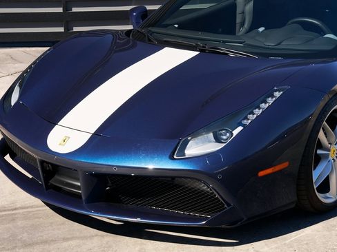 Used 2018 Ferrari 488 GTB Base image 6