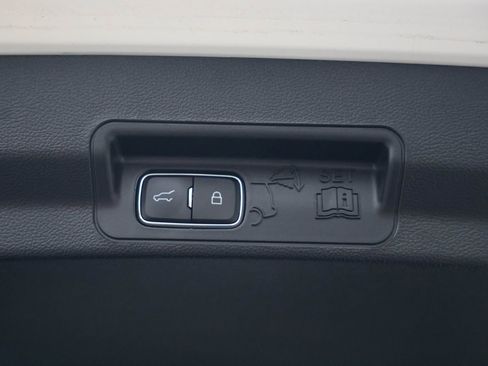 Used 2023 Ford Explorer XLT w/ Equipment Group 202A AWD/4WD image 15