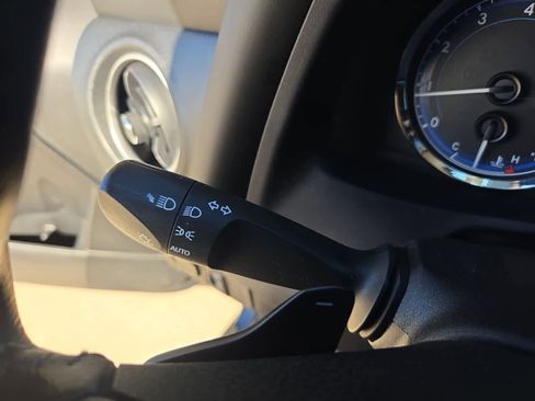 Used 2019 Toyota Corolla L image 25