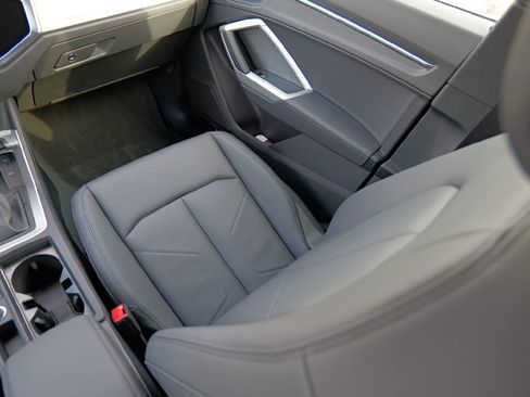 Certified 2025 Audi Q3 2.0T Premium Plus w/ Premium Plus Package image 32