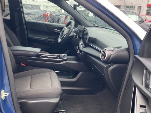 Used 2025 Chevrolet Equinox LT w/ Safety and Technology Package image 17