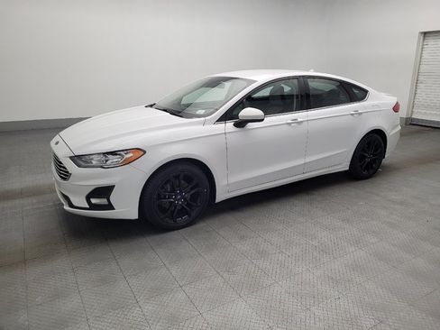 Used 2019 Ford Fusion SE w/ Equipment Group 151A image 2