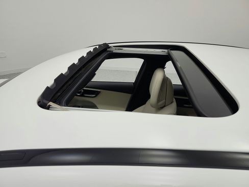 Used 2024 Mercedes-Benz C 300 Sedan image 11